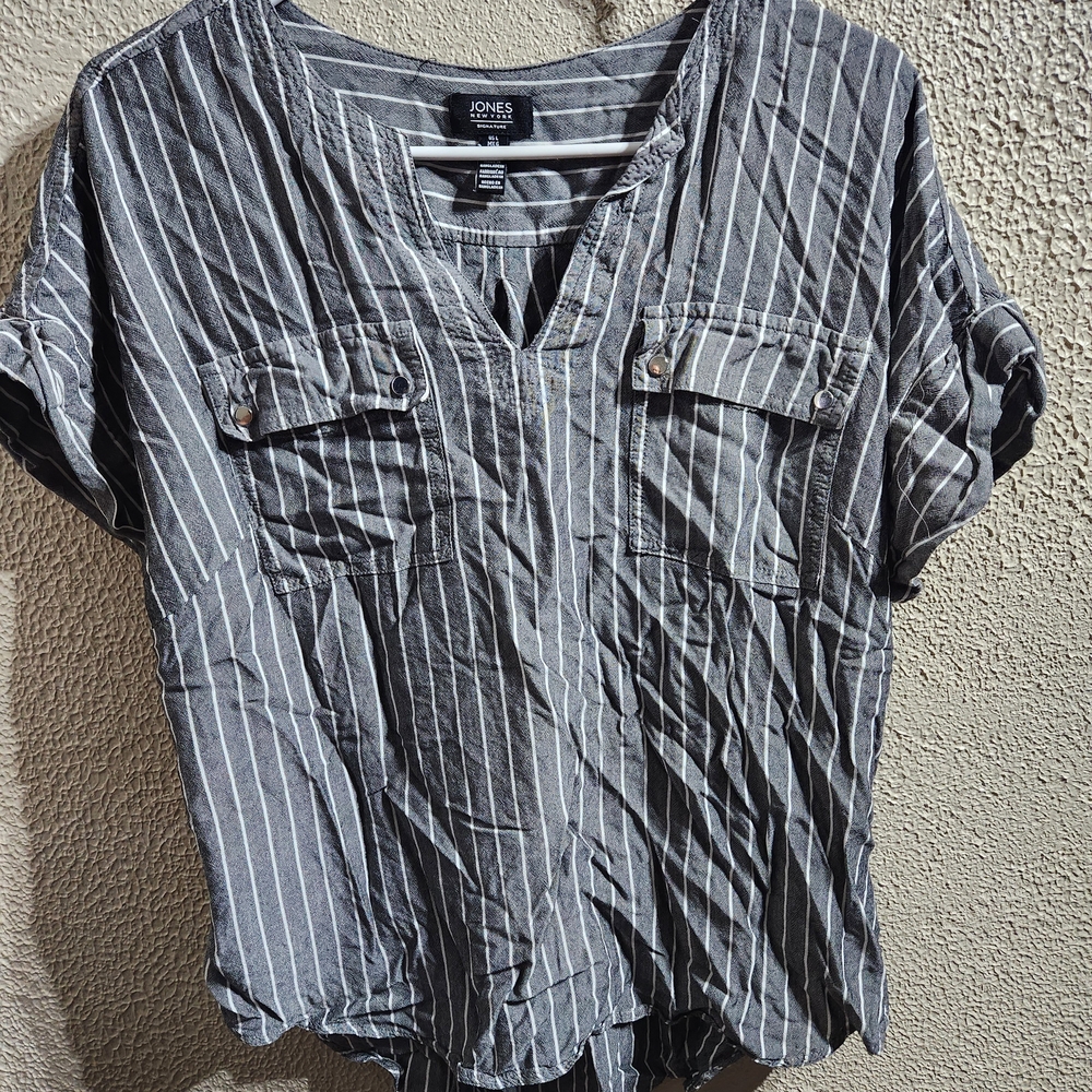 🔴 3 for $12 Jones New York Charcoal Pinstripe Top